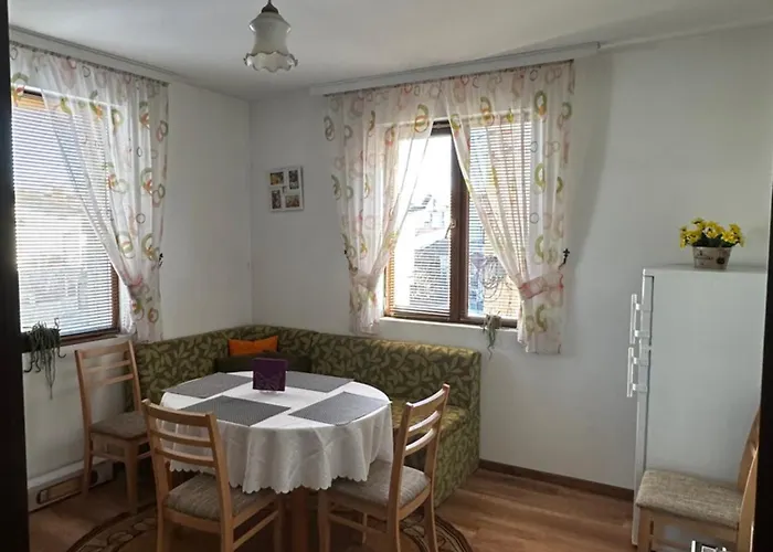 Snow House בנסקו